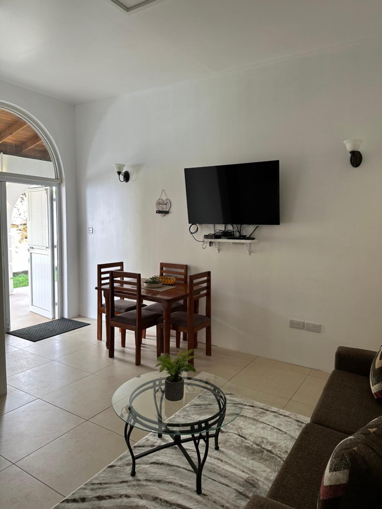 רוזו Eldorado Guesthouse & Car Rental מראה חיצוני תמונה