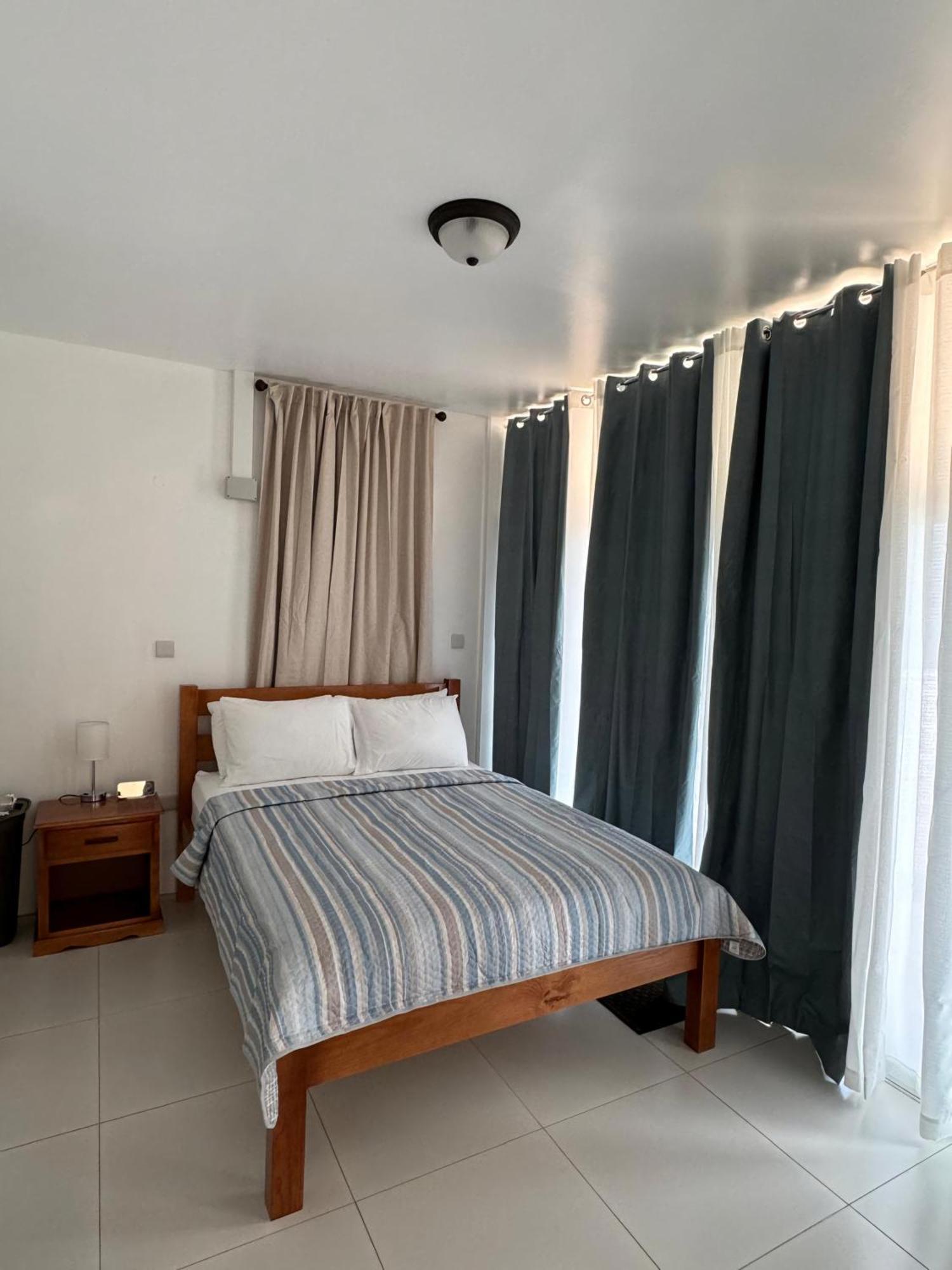 רוזו Eldorado Guesthouse & Car Rental חדר תמונה